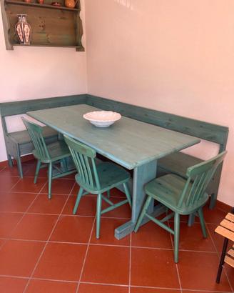 Tavolo con panca di seduta