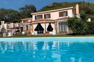 Villa vista mare con piscina. 6 camere 5 bagni