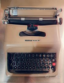Macchina da scrivere Olivetti studio 44