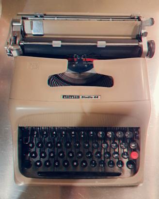 Macchina da scrivere Olivetti studio 44