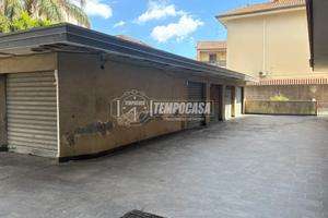 Spazioso Box Auto a Gravina di Catania
