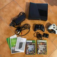 XBOX 360 SLIM completa di tutto + GTA4 e GTA5