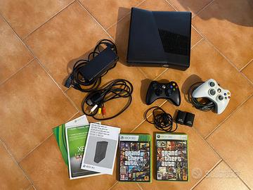 XBOX 360 SLIM completa di tutto + GTA4 e GTA5