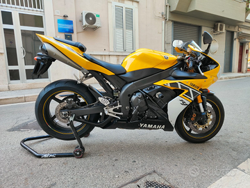 Yamaha yzf R1 cinquantesimo anniversario