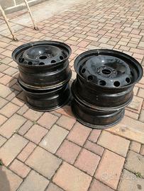 Cerchi 4 fori 15 pollici attacco Fiat