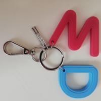 Portachiave con iniziali e logo di Mandarina Duck