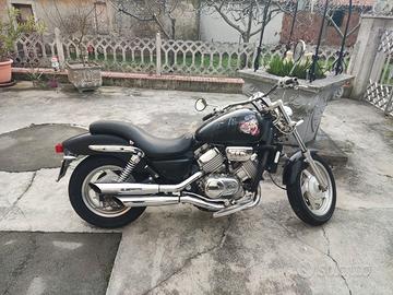 HONDA VF750 MODELLO C MAGNA