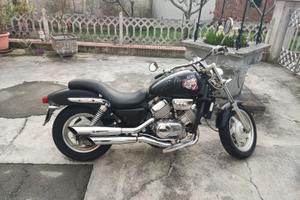 HONDA VF750 MODELLO C MAGNA