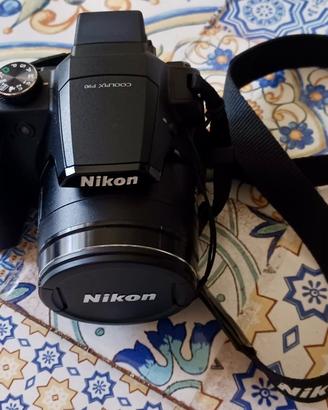 Nikon Coolpix P90 con 2 batterie 