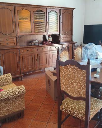 Set Sala soggiorno:buffet+tavolo+6sedie+2poltrone 