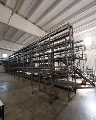 scaffali