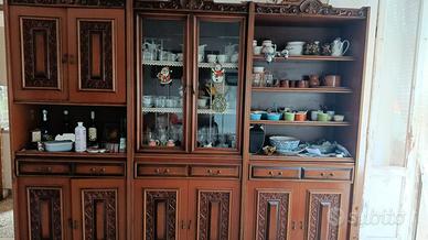 mobile di legno  si regala per cambio arredo 
