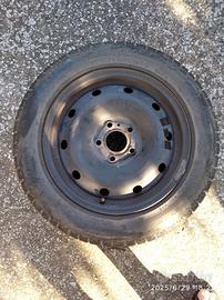 4 Cerchi in ferro 16 5 fori con gomme invernali