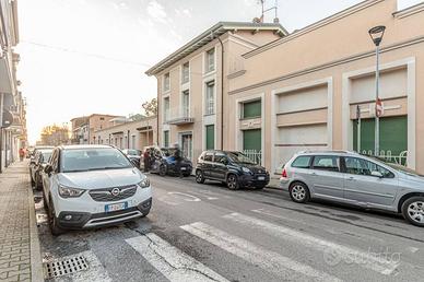 Appartamento di 203 m² con più di 5 locali e box a
