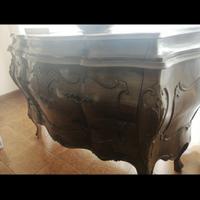 Mobile inglese in legno finemente lavorato 