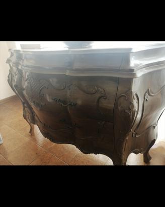 Mobile inglese in legno finemente lavorato 