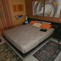 Camera da letto elegante e moderna