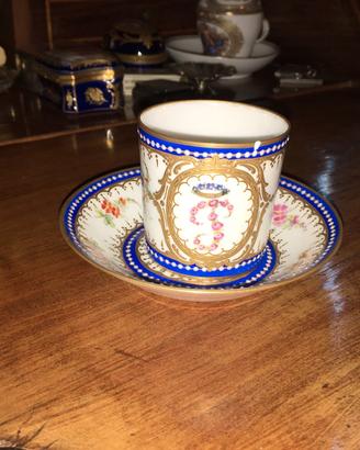 Sevres tazza con piattino.