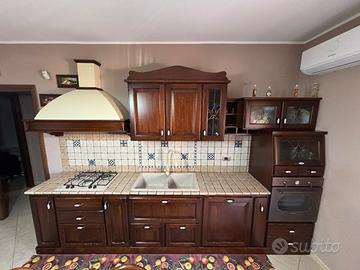Cucina in legno e muratura, prezzo trattabile