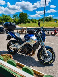 Suzuki GSR 600 blu accessoriata