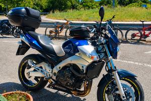 Suzuki GSR 600 blu accessoriata