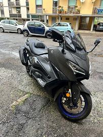 Yamaha T-MAX 560 - 2025