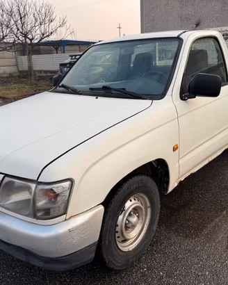 Toyota Hilux 2.5 D-4D 2WD 2p. Cabinato