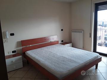 Affittô stanze e bilocali arredati tra teverola av