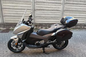 Honda Integra 750s