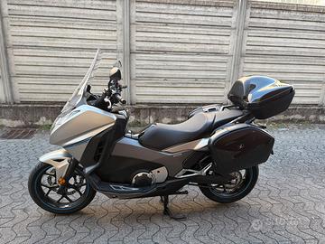 Honda Integra 750s