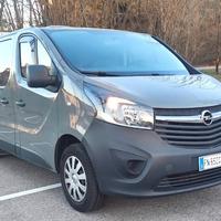 Furgone van camperizzato Opel Vivaro