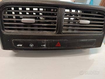 PRESA CRUSCOTTO CENTRALE FIAT G. PUNTO