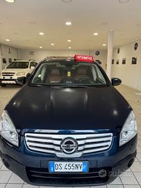 Nissan Qashqai 2.0 4x4 auto 7 posti tetto