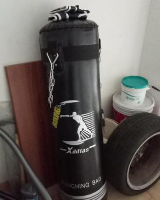 Sacco da boxe pieno