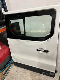 PORTA LATERALE RENAULT TRAFIC 2016 CON  VETRO