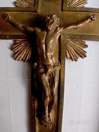 Antico Crocifisso in bronzo dorato epoca 900