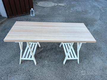 Scrivania effetto rovere con mordente bianco