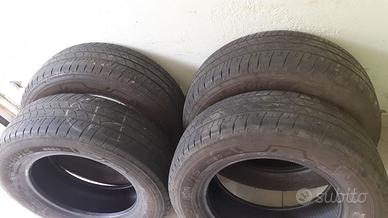 4 pneumatici Bridgestone Duravis 660 Eco 215/65-16