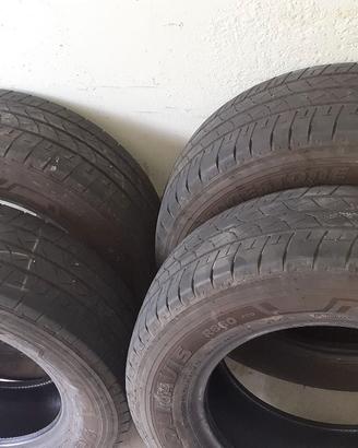 4 pneumatici Bridgestone Duravis 660 Eco 215/65-16
