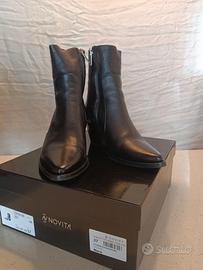 Stivaletti tipo texano in pelle nera n. 37