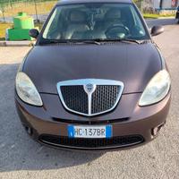 Lancia Ypsilon Versus