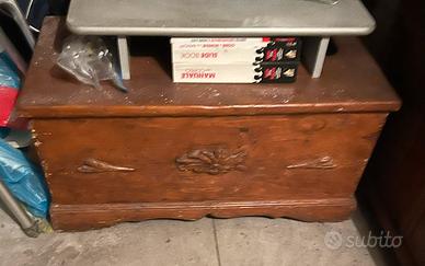 Cassapanca in legno intagliato - vintage autentica