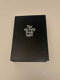 THE ITTY BITTY BOOK LIGHT by ZELCO LUCE  PER LIBRI