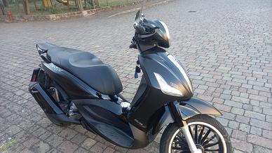 Beverly 300 2019 police 