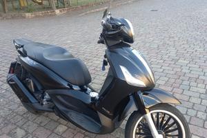 Beverly 300 2019 police 