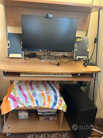 Mobile per computer con ruote