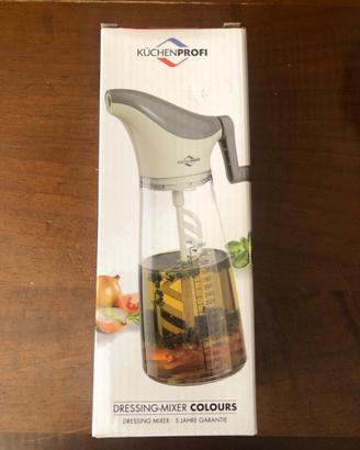Dispenser per condimenti per insalata