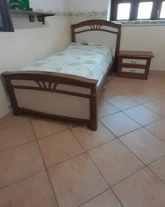 cameretta con letto singolo completa di tutto