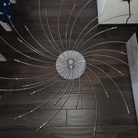 lampadario in acciaio con raggi