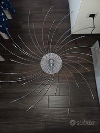 lampadario in acciaio con raggi